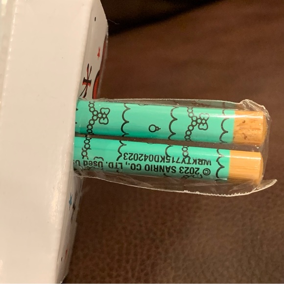 Hello Kitty in Christmas Tree Dress with Gifts 20oz Ceramic Noodle Bowl Set - Picture 5 of 10